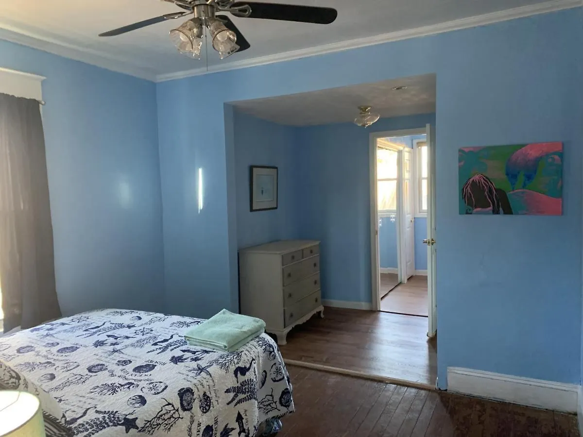 Holiday home Mermaids & Mutts Bungalow North Camellia Acres United States