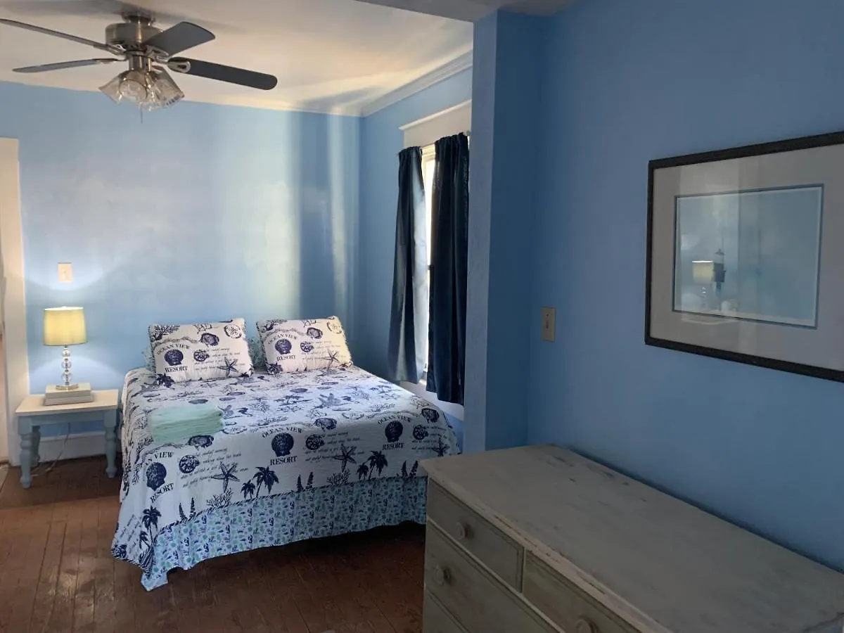 Holiday home Mermaids & Mutts Bungalow North Camellia Acres United States