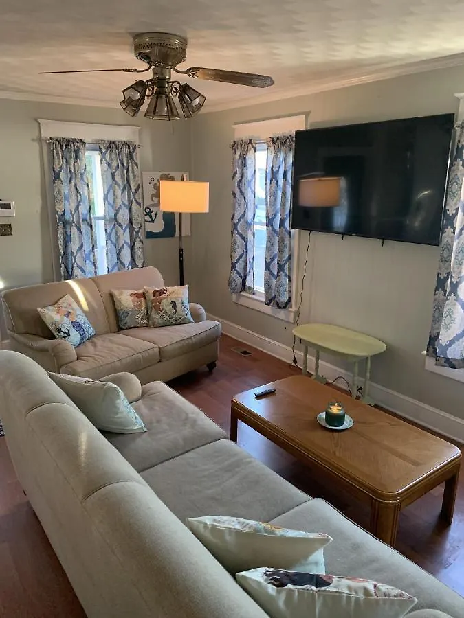 Holiday home Mermaids & Mutts Bungalow North Camellia Acres